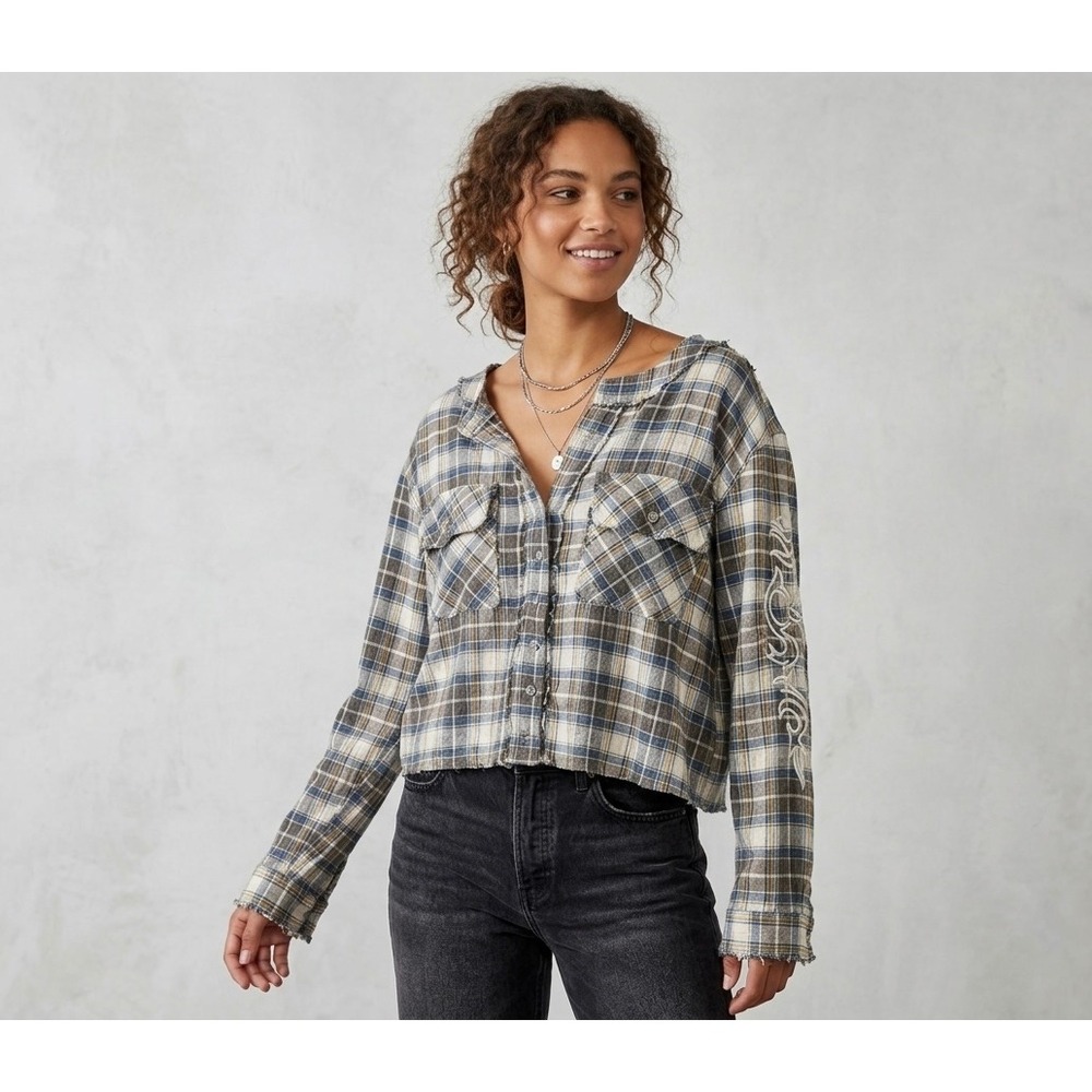 POL Womens Large Plaid Embroidered Sleeve Star Button Cropped Shirt FWT388